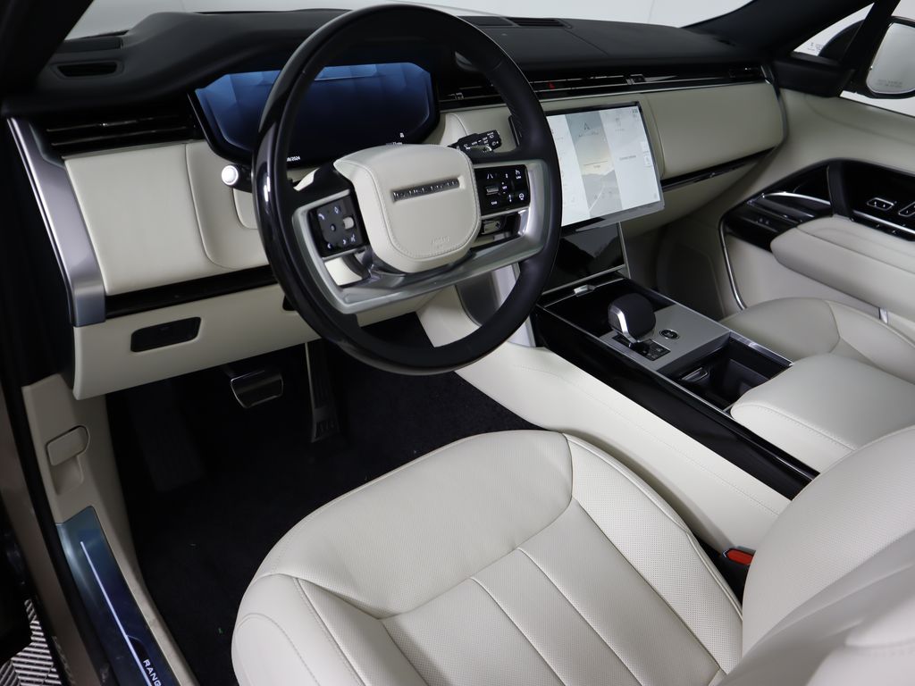 2025 Land Rover Range Rover SE 9