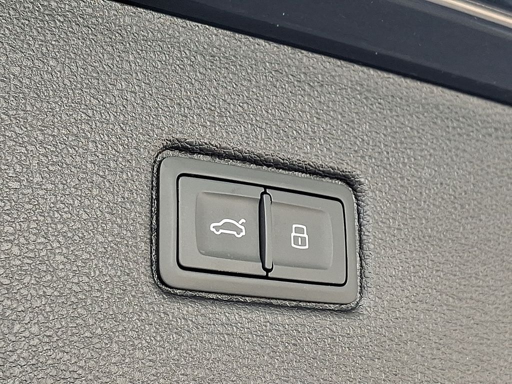 Thumbnail: 2021 Audi SQ7 - 30