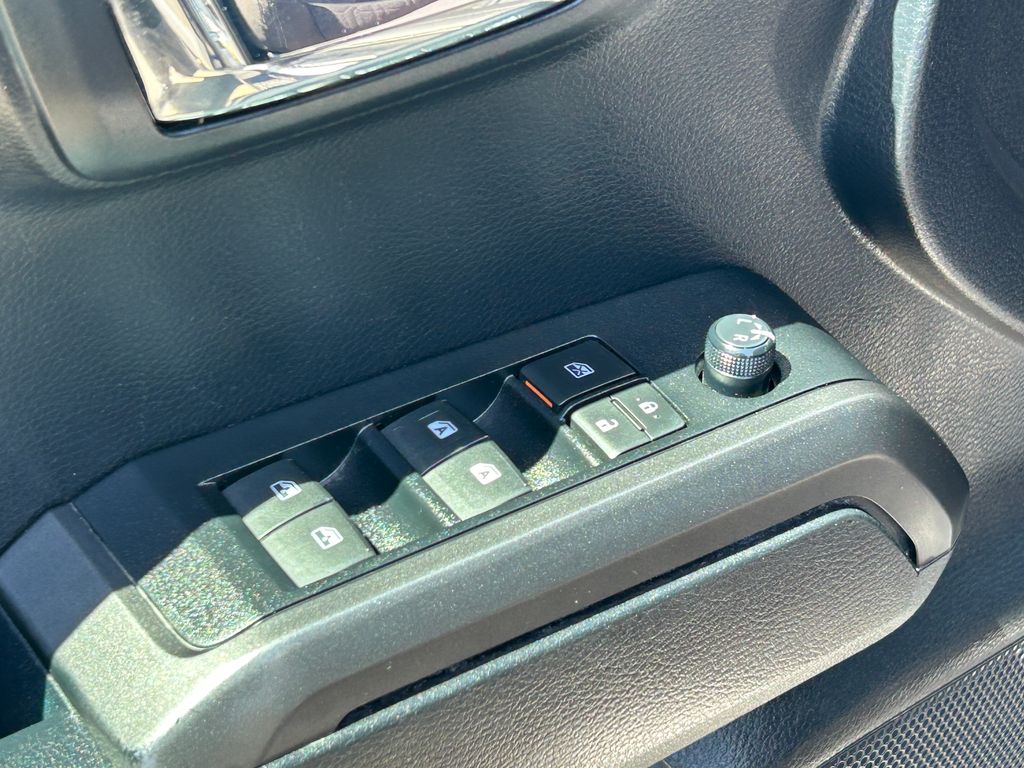 Thumbnail: 2019 Toyota Tacoma - 12