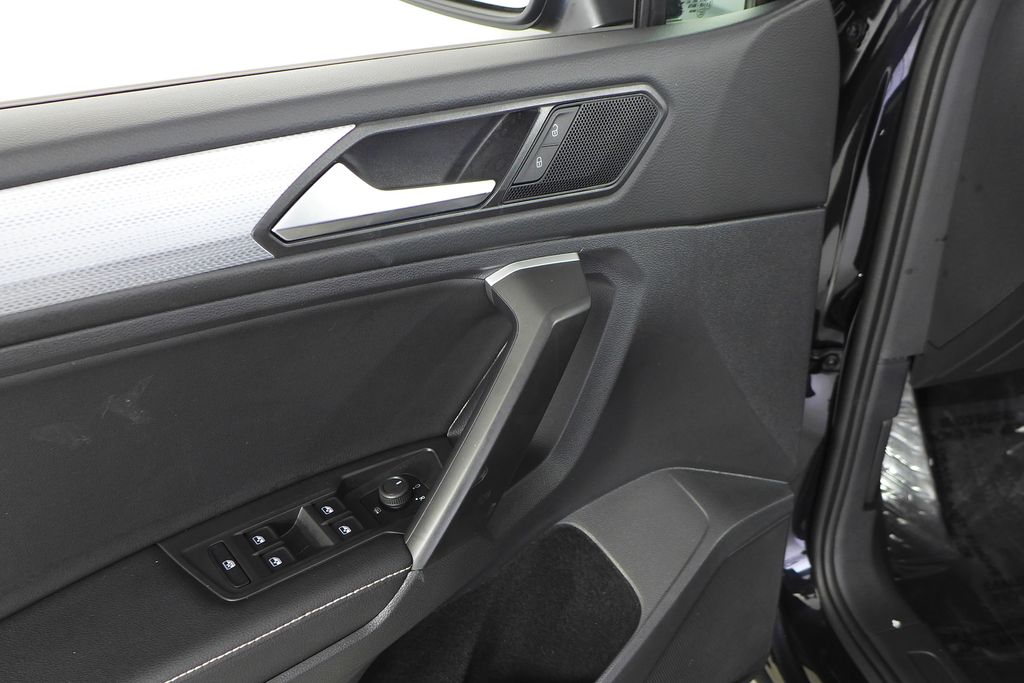 Thumbnail: 2024 Volkswagen Tiguan - 12