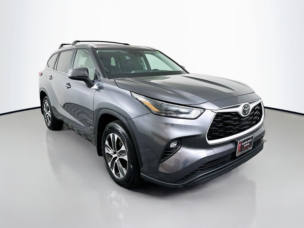 Thumbnail: 2023 Toyota Highlander - 3