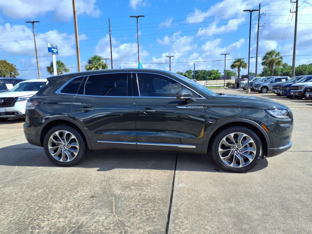 2022 Lincoln Nautilus Reserve Green at Emmons Autoplex
