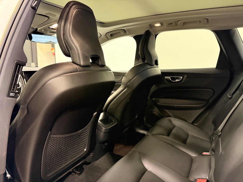 Thumbnail: 2023 Volvo XC60 - 20