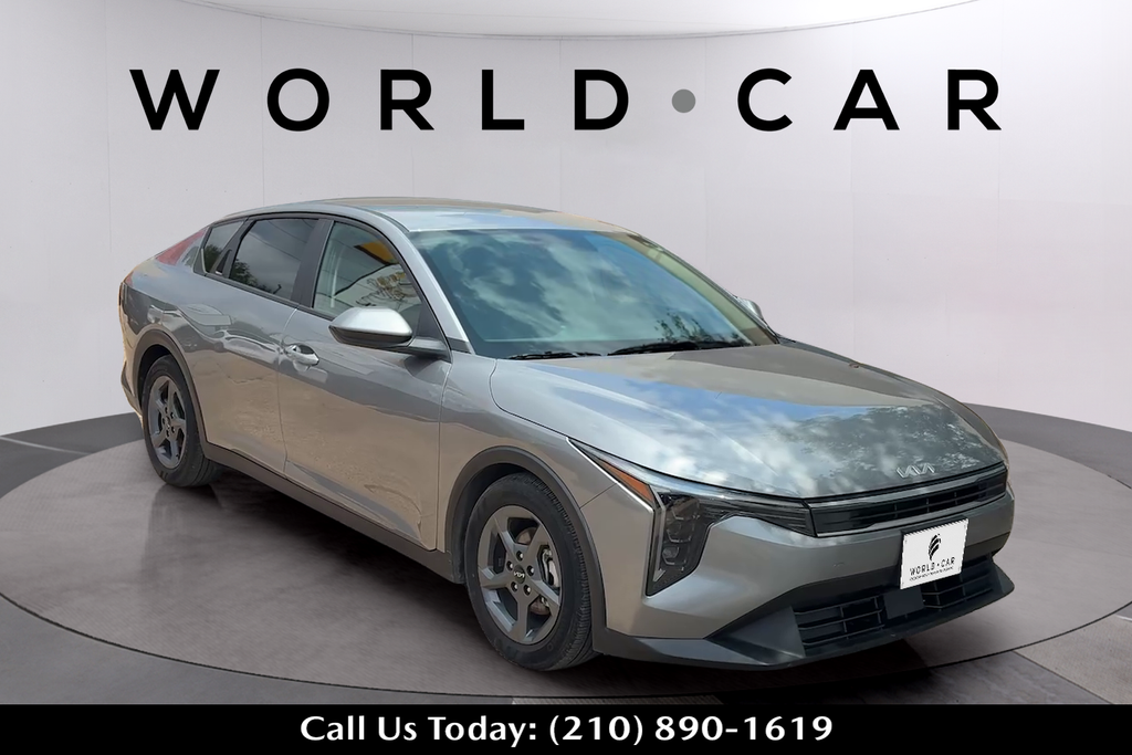 2025 Kia K4 Gris (Steel Gray) Sedán Tracción delantera Transmisión variable continua