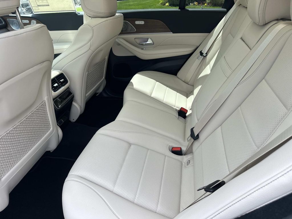 Thumbnail: 2026 Mercedes-Benz GLE - 15