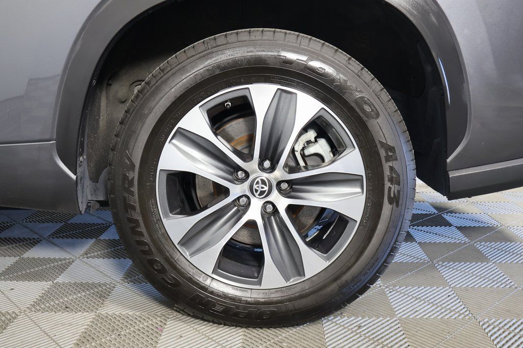 Thumbnail: 2023 Toyota Highlander - 15