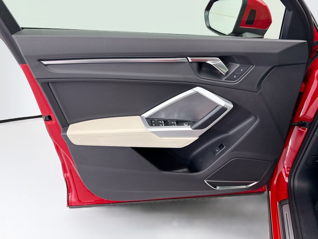 Thumbnail: 2021 Audi Q3 - 23