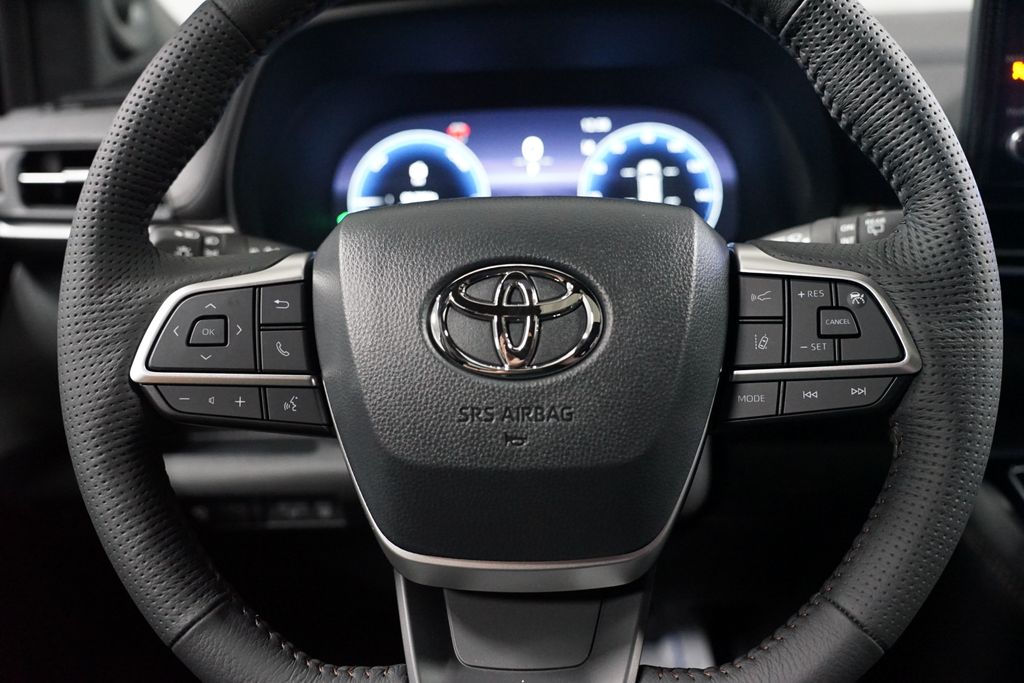 Thumbnail: 2025 Toyota Sienna - 12