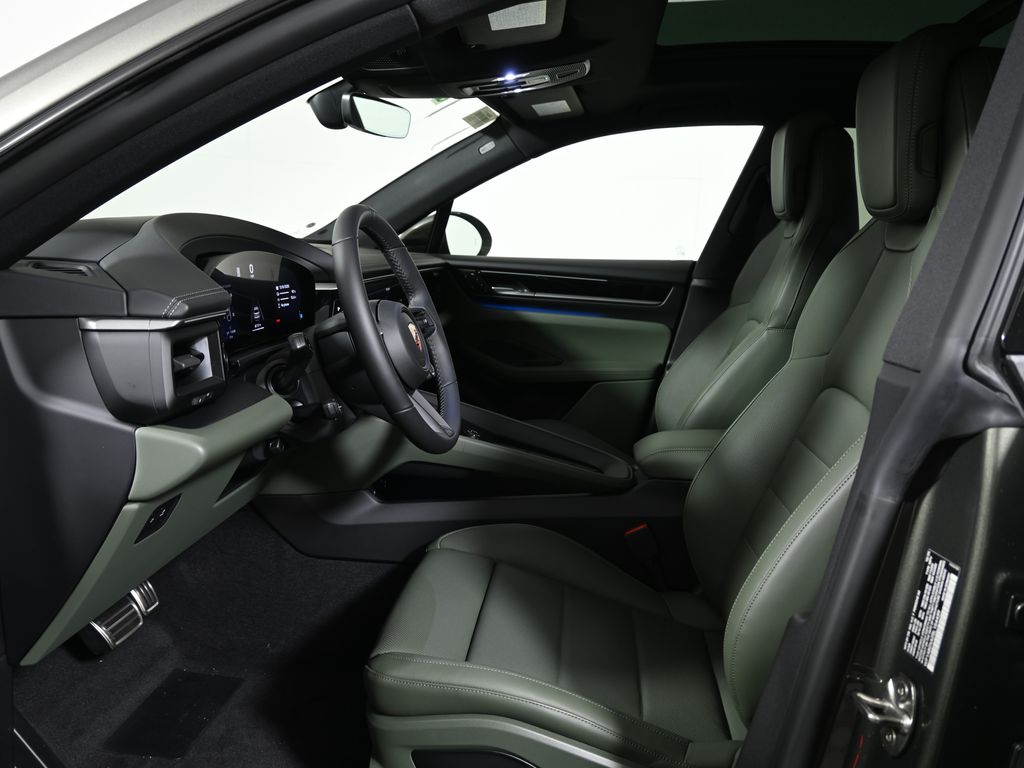 Thumbnail: 2025 Porsche Macan - 5