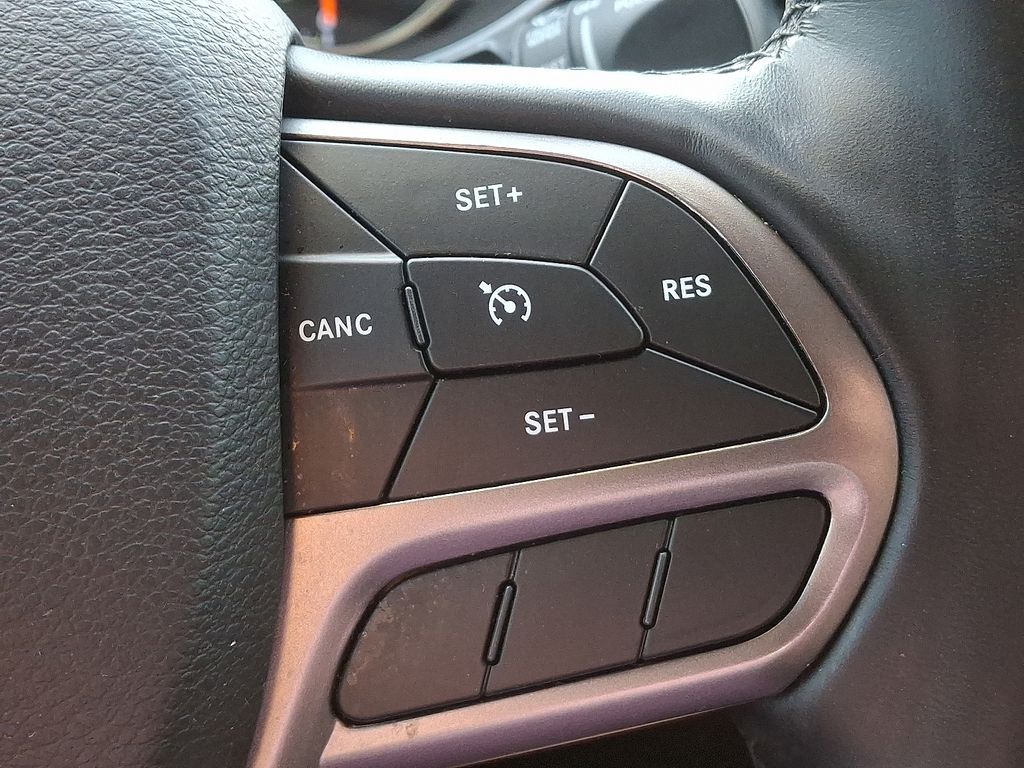 Thumbnail: 2020 Jeep Cherokee - 22