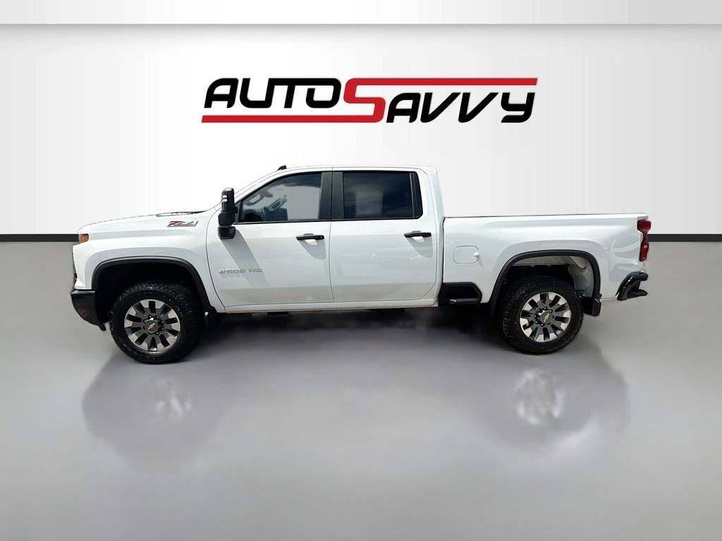 Used 2025 White Chevrolet Custom image 4