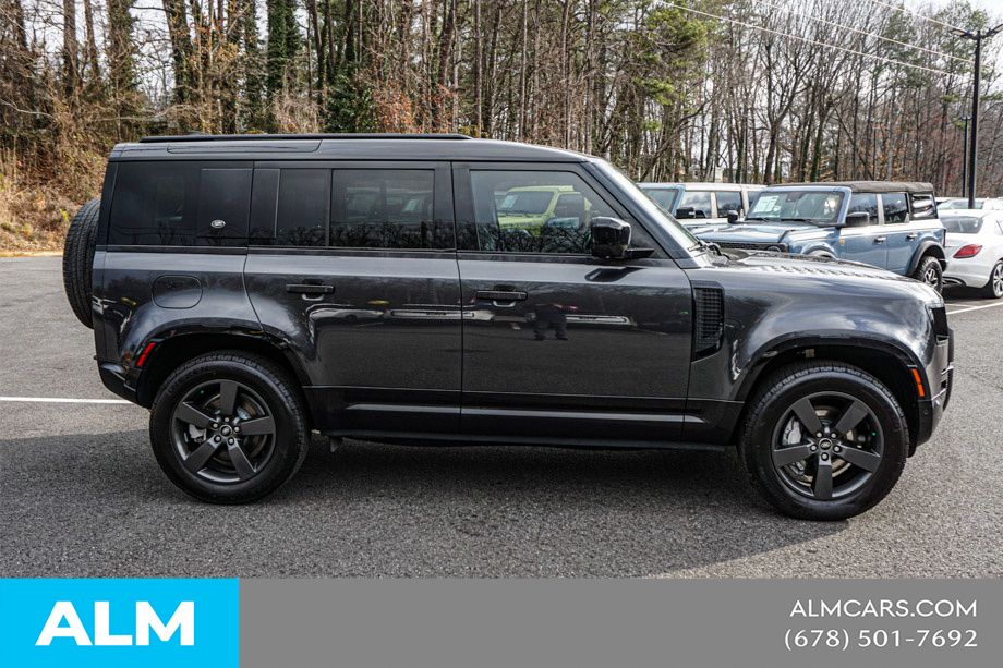 Used 2023 Gray Land Rover X-Dynamic SE image 9