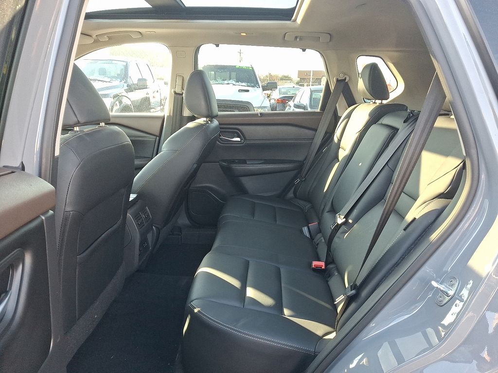 Thumbnail: 2022 Nissan Rogue - 8