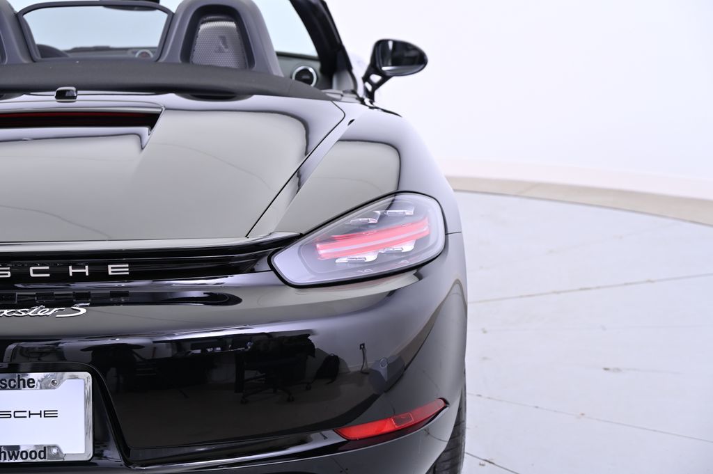 2022 Porsche 718 Boxster S 12