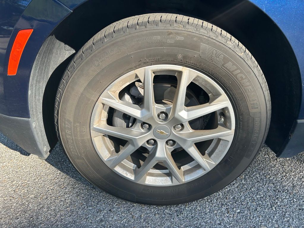 2022 Chevrolet Equinox LS 8