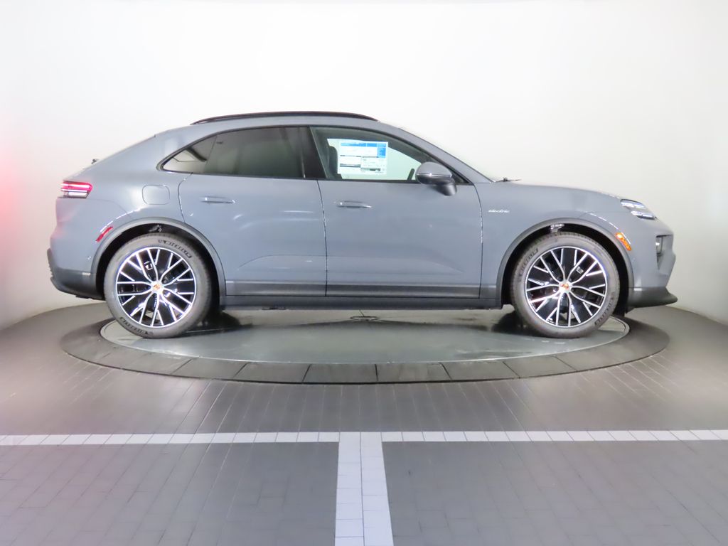 Thumbnail: 2025 Porsche Macan - 8
