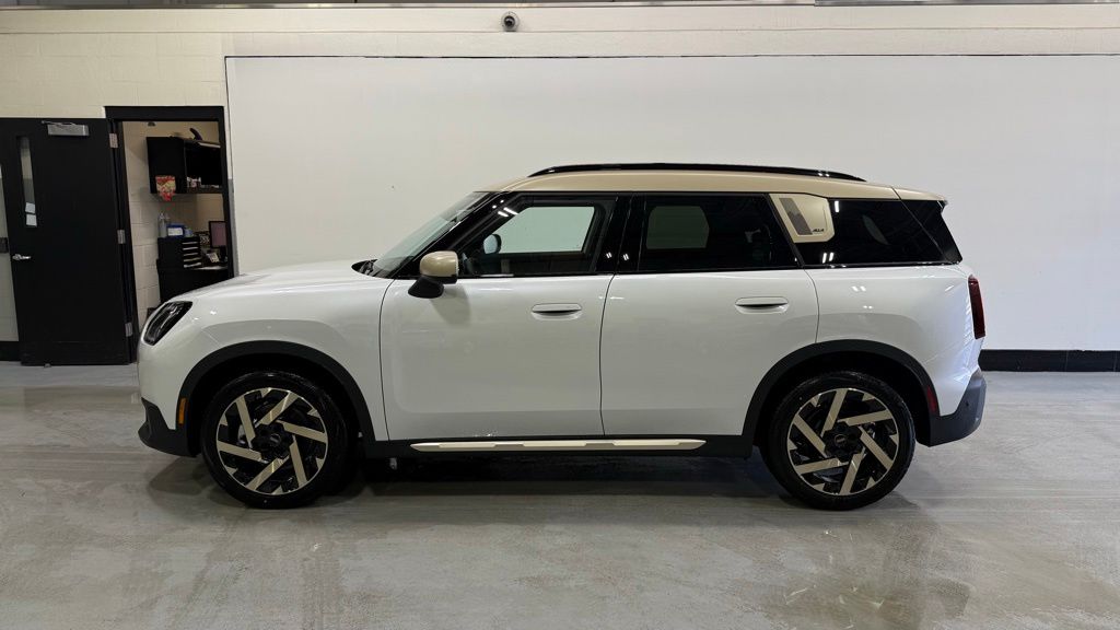 Thumbnail: 2027 MINI Cooper Countryman - 2