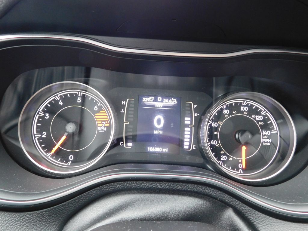 Thumbnail: 2020 Jeep Cherokee - 11