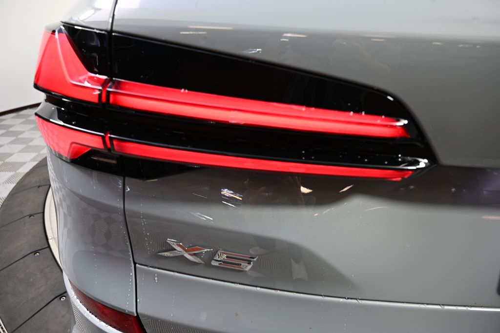 Thumbnail: 2026 BMW X5 - 11