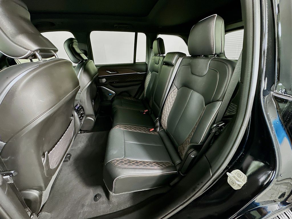 Thumbnail: 2024 Jeep Grand Cherokee - 25