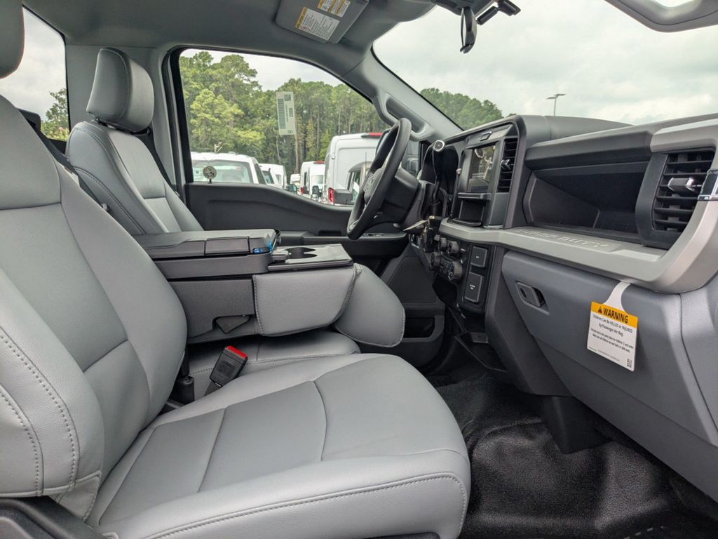 2025 Ford F-550 Chassis XL