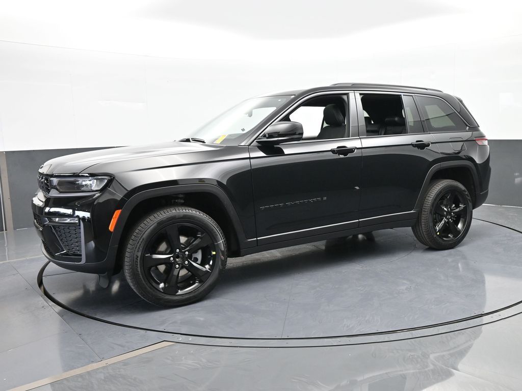 New 2026 Diamond Black Crystal Pearlcoat Jeep Limited image 2