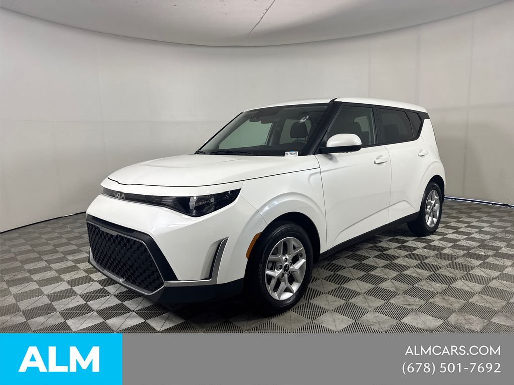 White 2025 Kia Soul SUV / Crossover Front-Wheel Drive Continuously Variable Transmission
