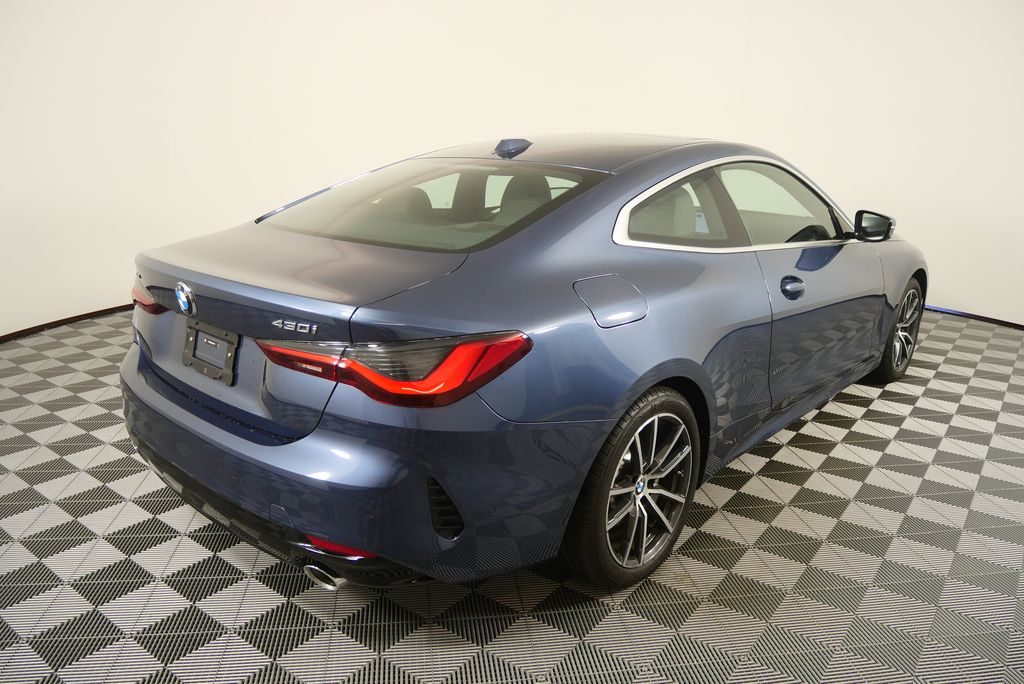 Thumbnail: 2025 BMW 4 Series - 4