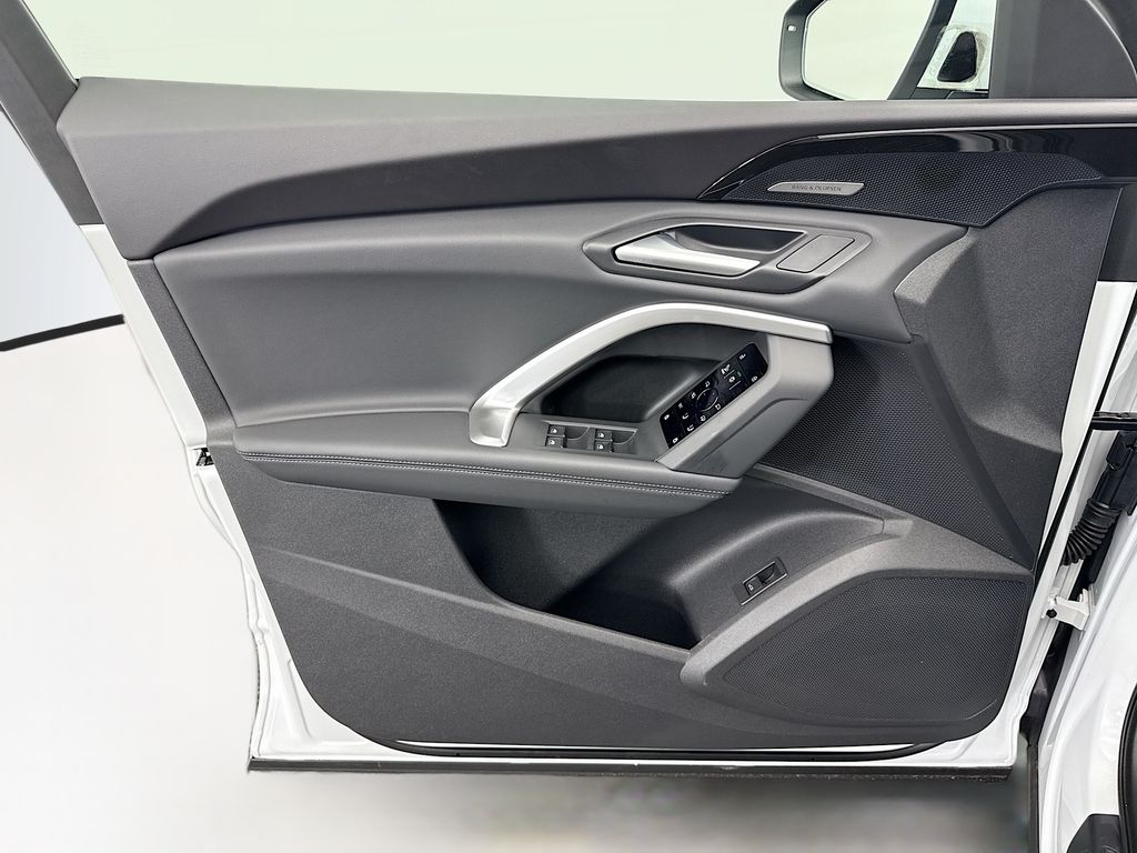 Thumbnail: 2025 Audi Q5 - 23