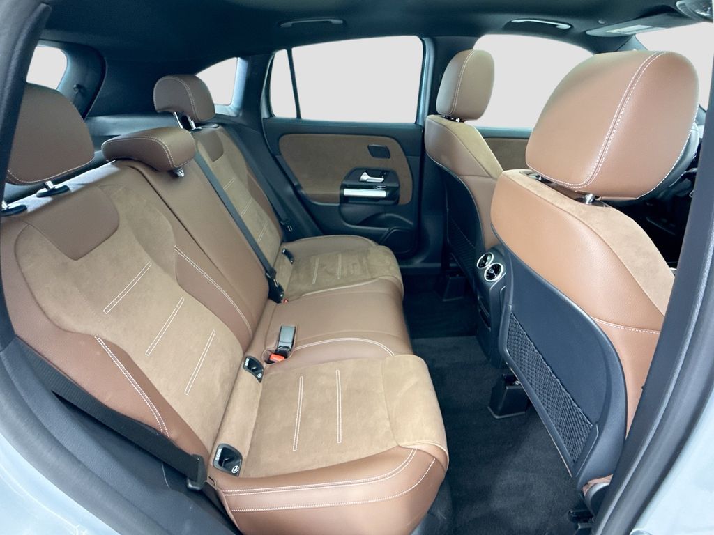 Used 2025 Silver Mercedes-Benz GLA 250 image 22