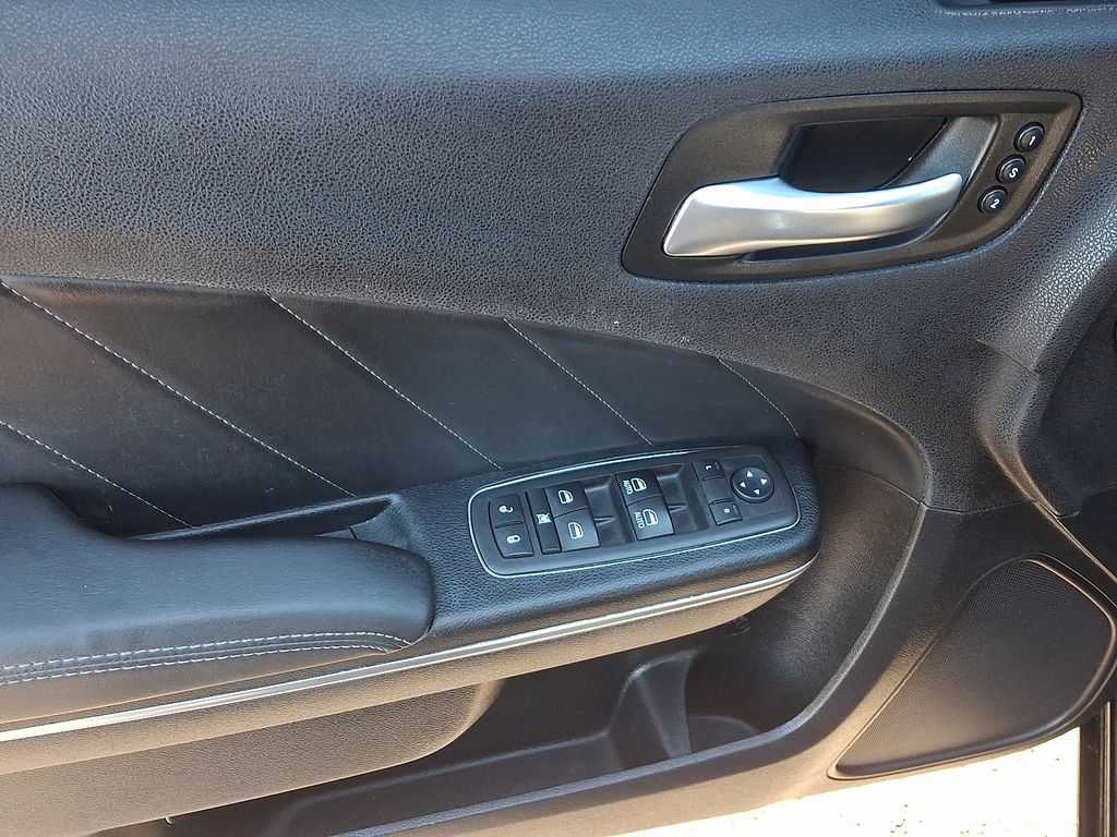 Thumbnail: 2015 Dodge Charger - 13