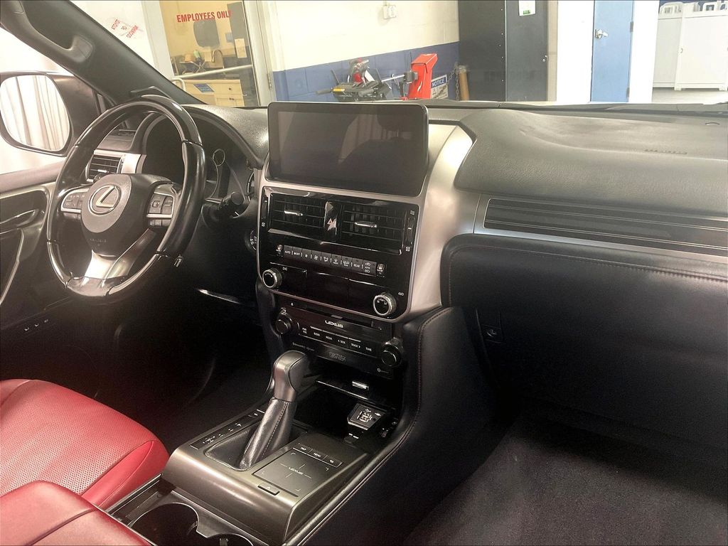 2022 Lexus GX — photo 14