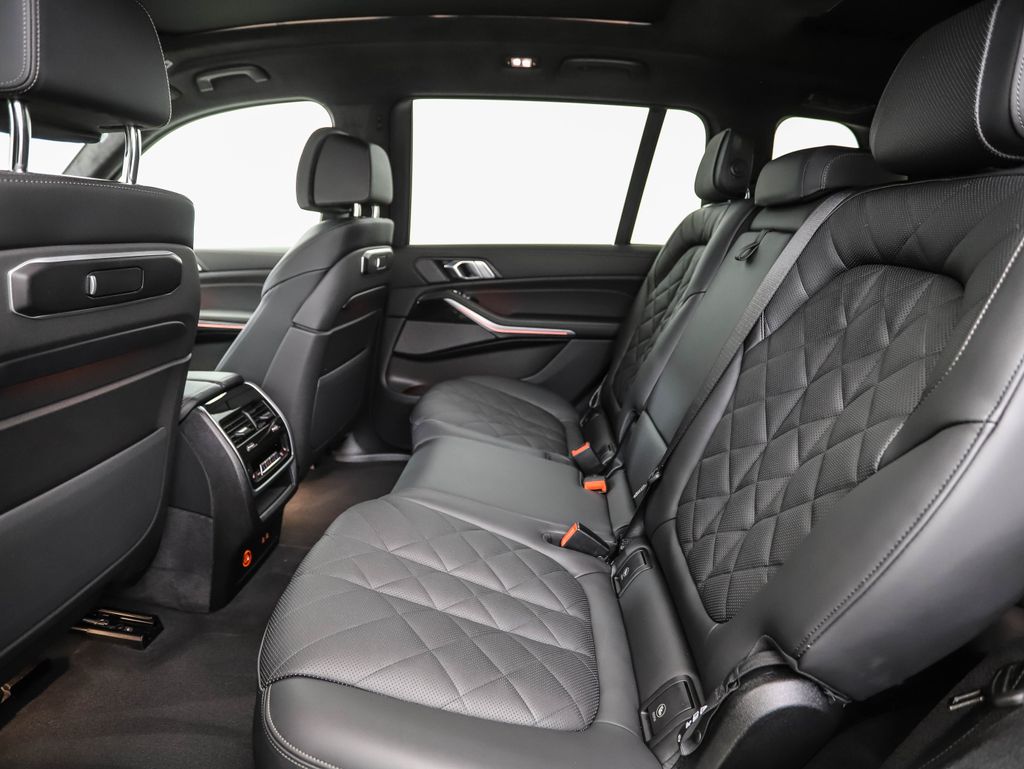 Thumbnail: 2025 BMW X7 - 22