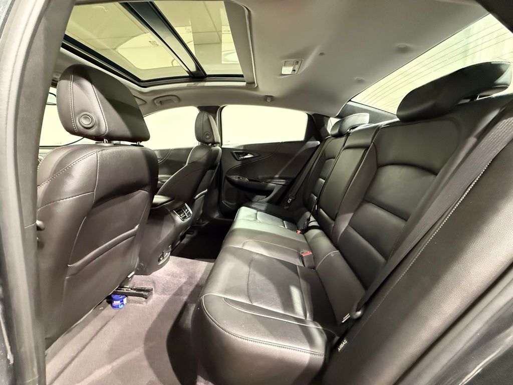 Thumbnail: 2017 Chevrolet Malibu - 21