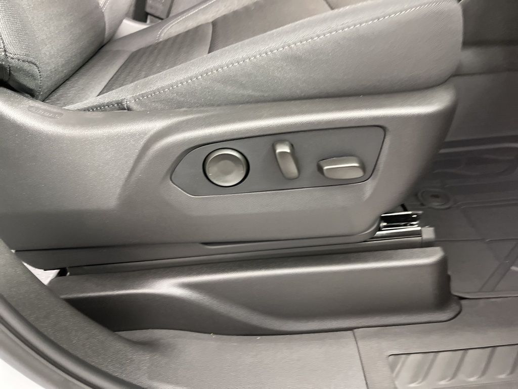 Thumbnail: 2025 Chevrolet Suburban - 9