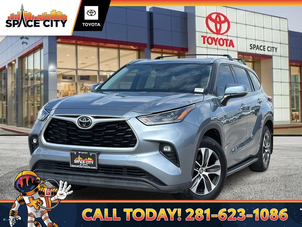 Moon Dust 2021 Toyota Highlander XLE FWD SUV / Crossover Front-Wheel Drive 8-Speed Automatic