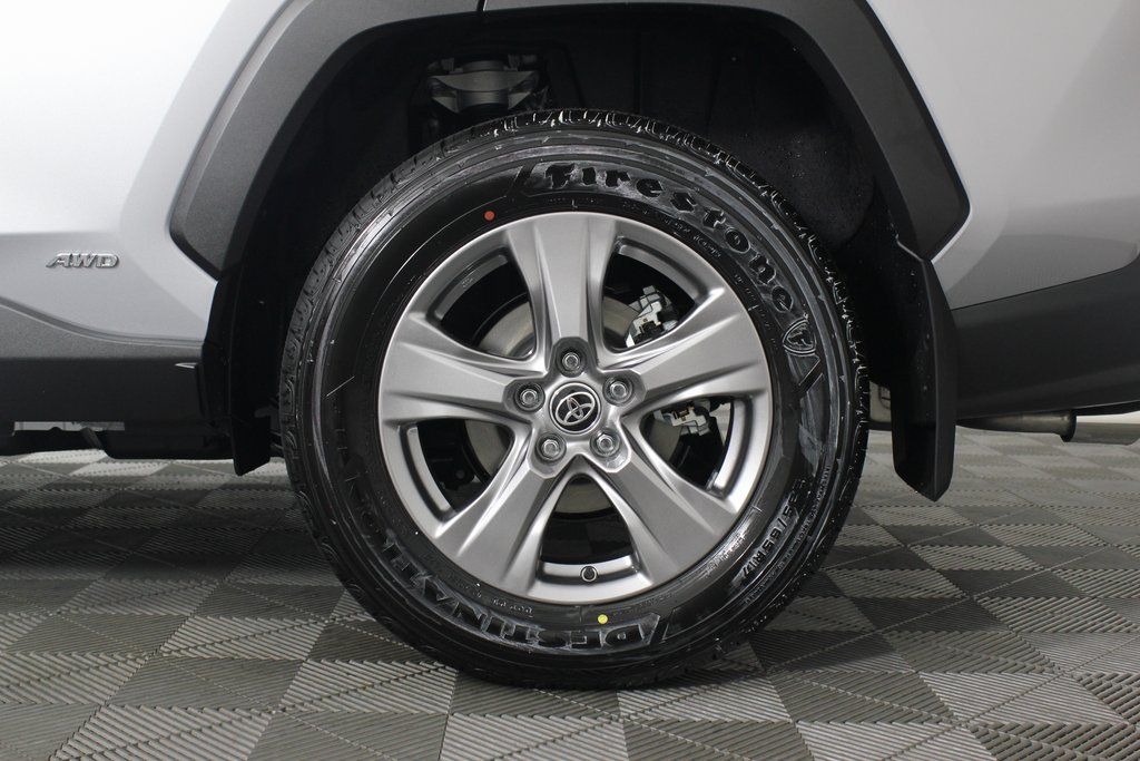 2025 Toyota RAV4 LE 10