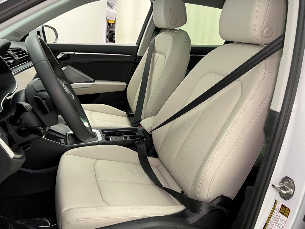 Thumbnail: 2025 Audi Q3 - 26