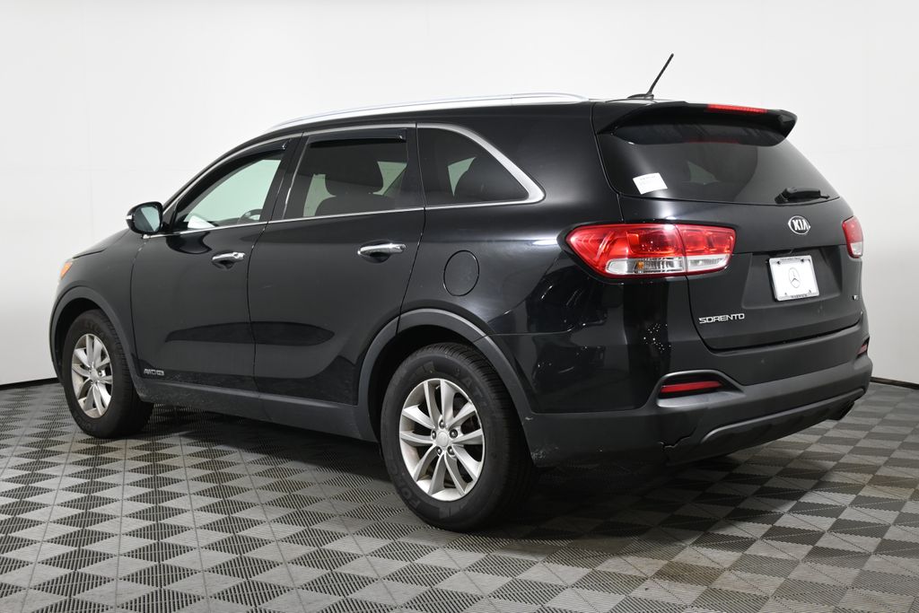Thumbnail: 2017 Kia Sorento - 8