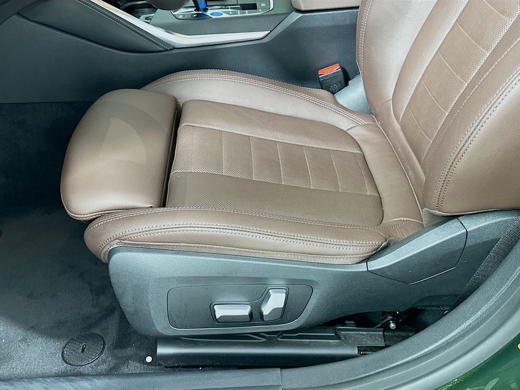 Thumbnail: 2023 BMW i4 - 20