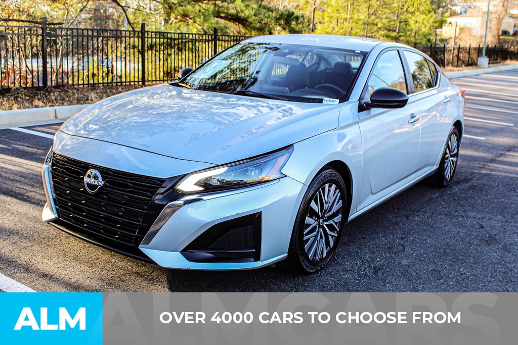 Used 2024 Silver Nissan 2.5 SV image 3