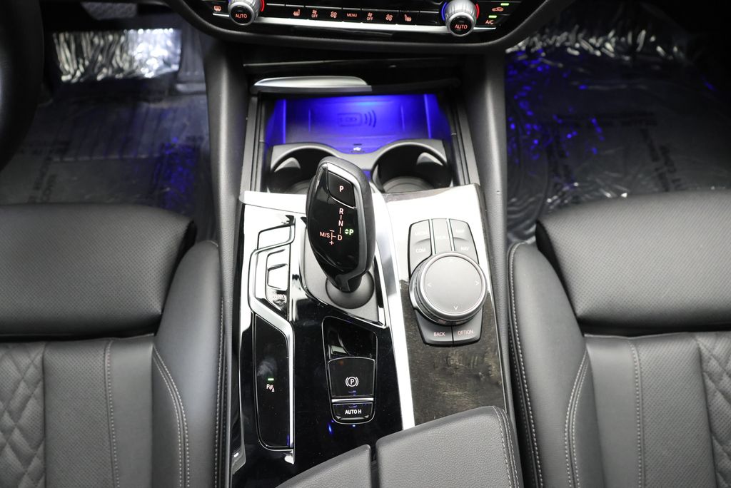 Thumbnail: 2023 BMW 5 Series - 25