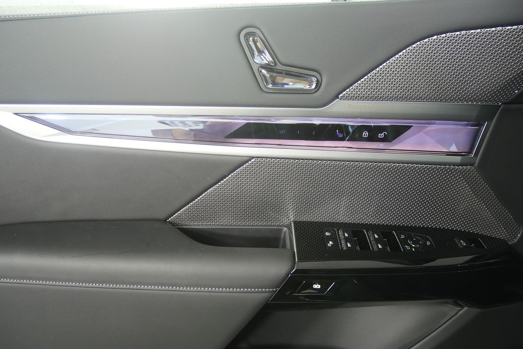 Thumbnail: 2025 BMW i7 - 9
