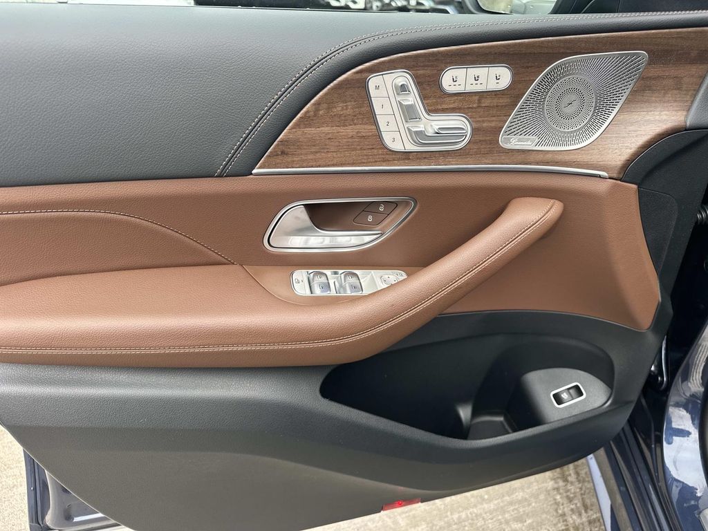 Thumbnail: 2026 Mercedes-Benz GLE - 17