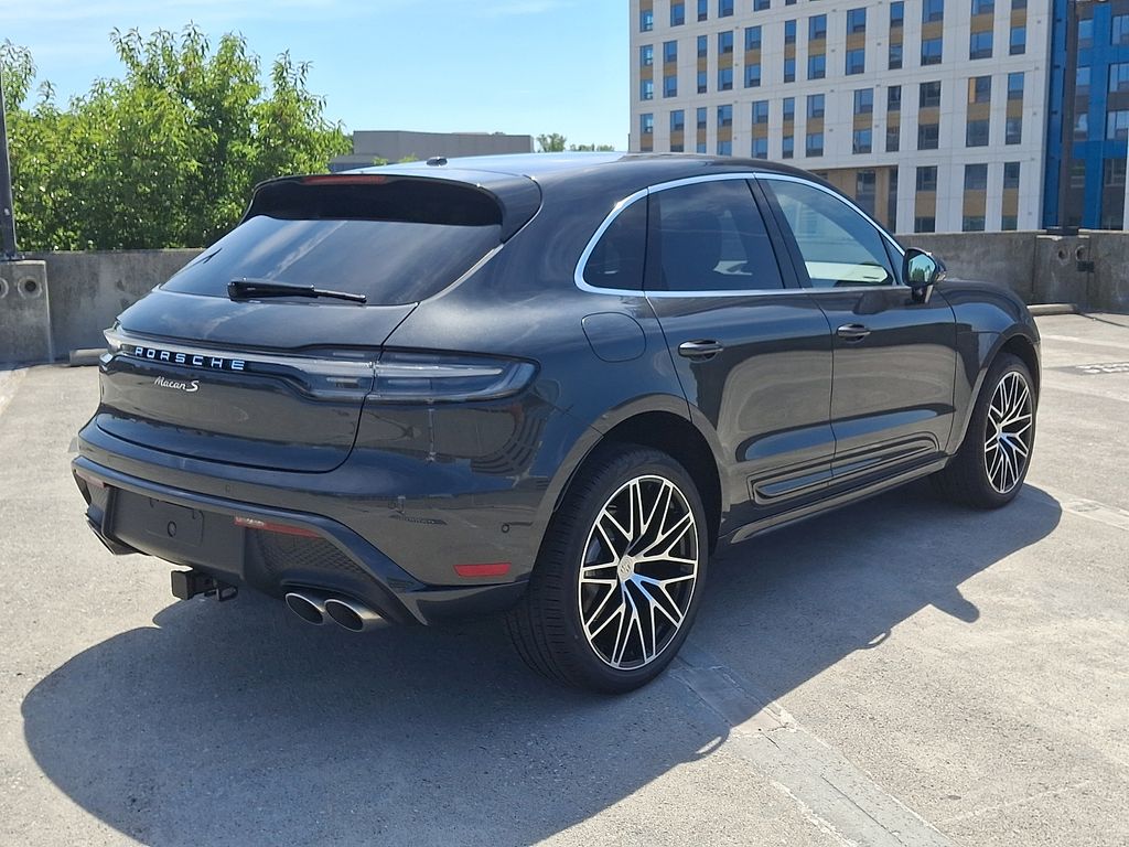 Thumbnail: 2026 Porsche Macan - 8