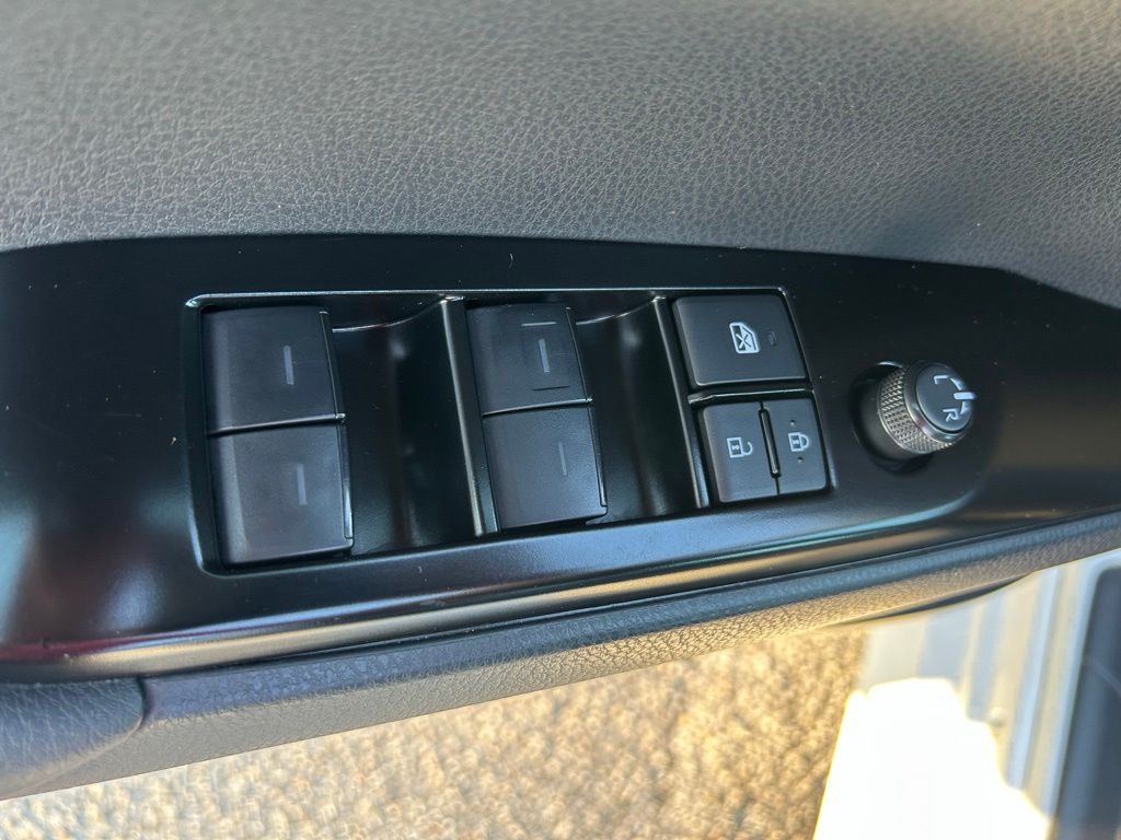 Thumbnail: 2025 Toyota Camry - 16