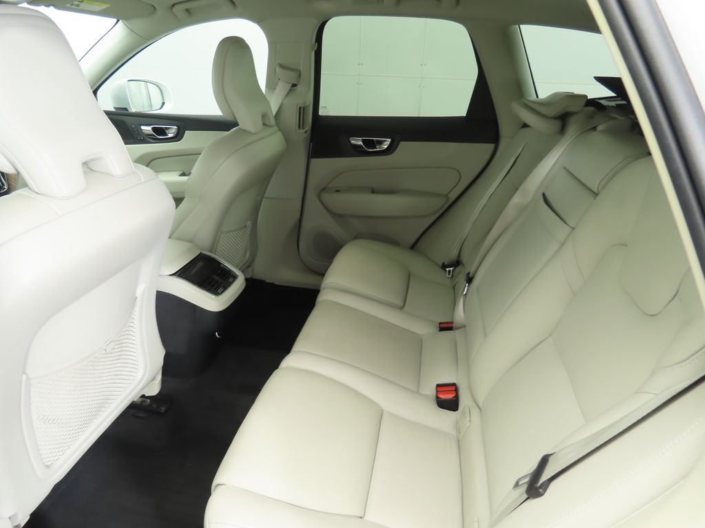 Thumbnail: 2019 Volvo XC60 - 21