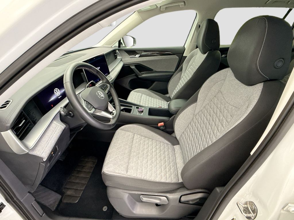 Thumbnail: 2025 Volkswagen Tiguan - 17