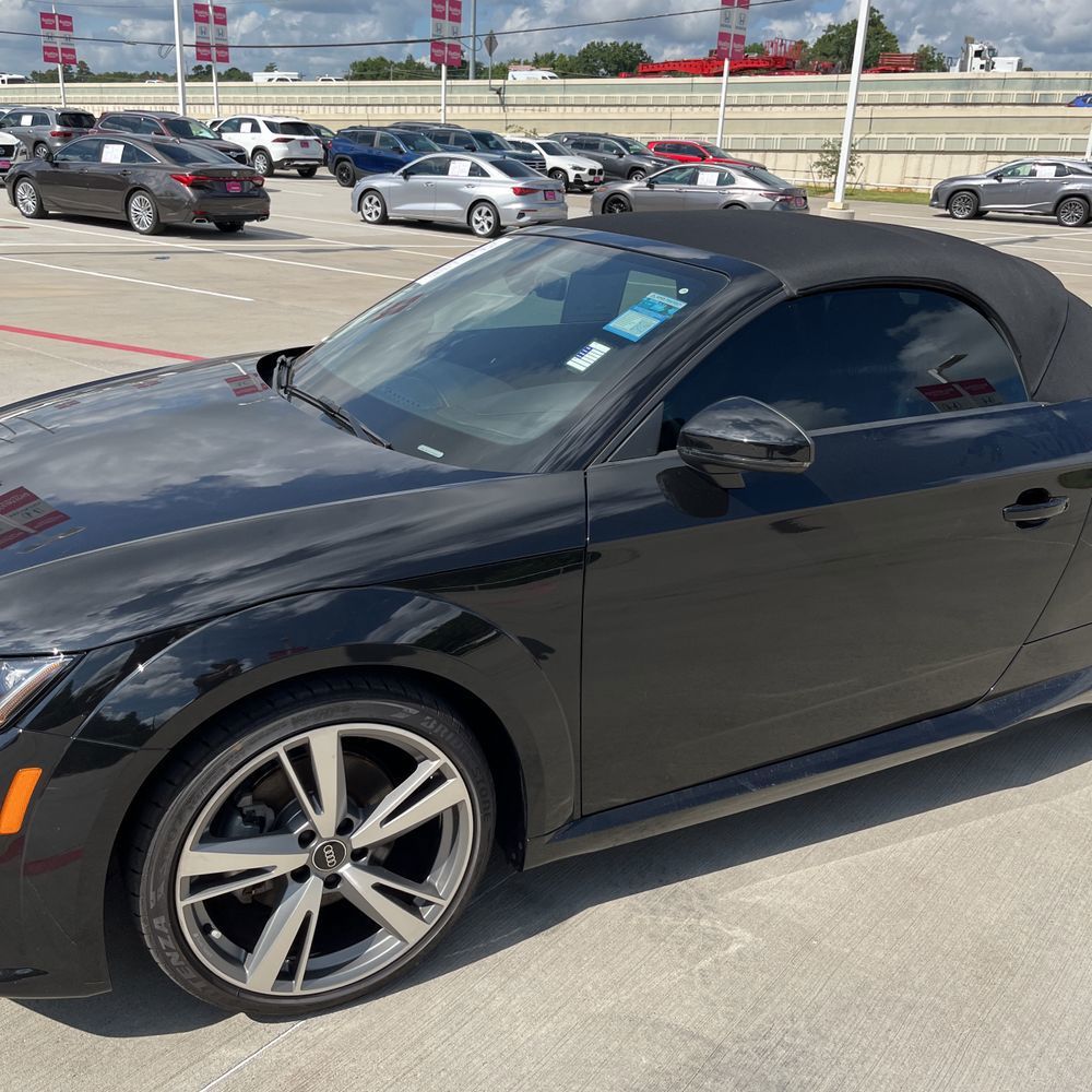 View vehicle photo 5
