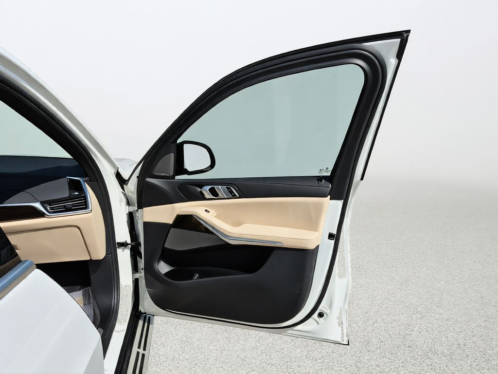 2019 BMW X5 xDrive40i White at North Houston Mitsubishi